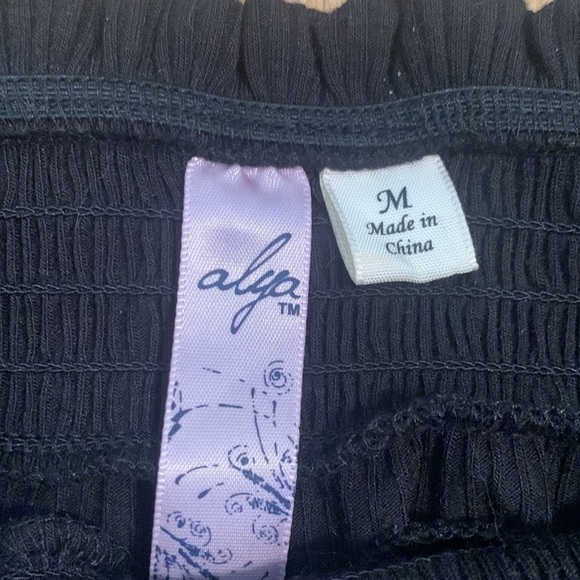 𝅺francesca’s Alya Off-The-Shoulder Lace Ribbed Black Top Women’s M - Picture 3 of 7